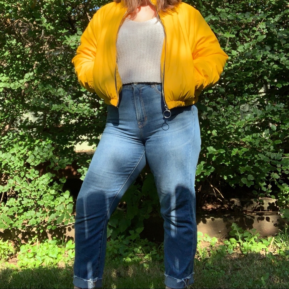 YELLOW CROPPED PUFFER JACKET